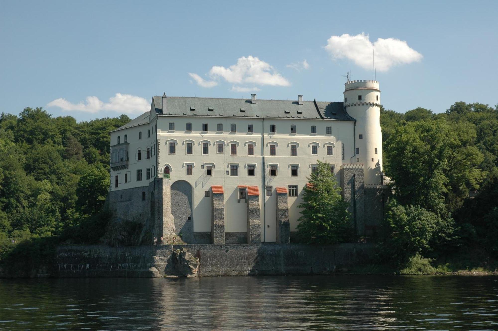 Resort Hotel Zvikov Звіковське Подграді Екстер'єр фото
