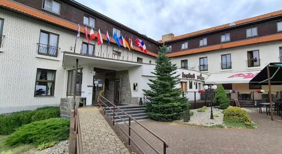 Resort Hotel Zvikov Звіковське Подграді Екстер'єр фото