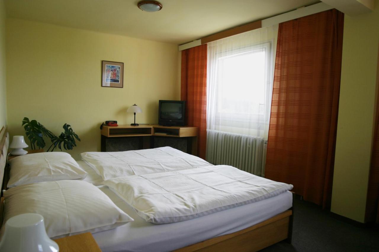 Resort Hotel Zvikov Звіковське Подграді Екстер'єр фото